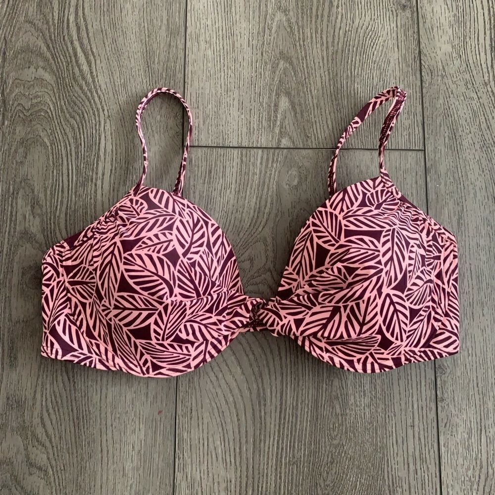 Land ends woman’s swim top used in good condition